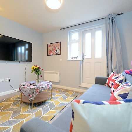 2 Bed Terraced Flat Piccadilly Line Apartment London Exterior photo