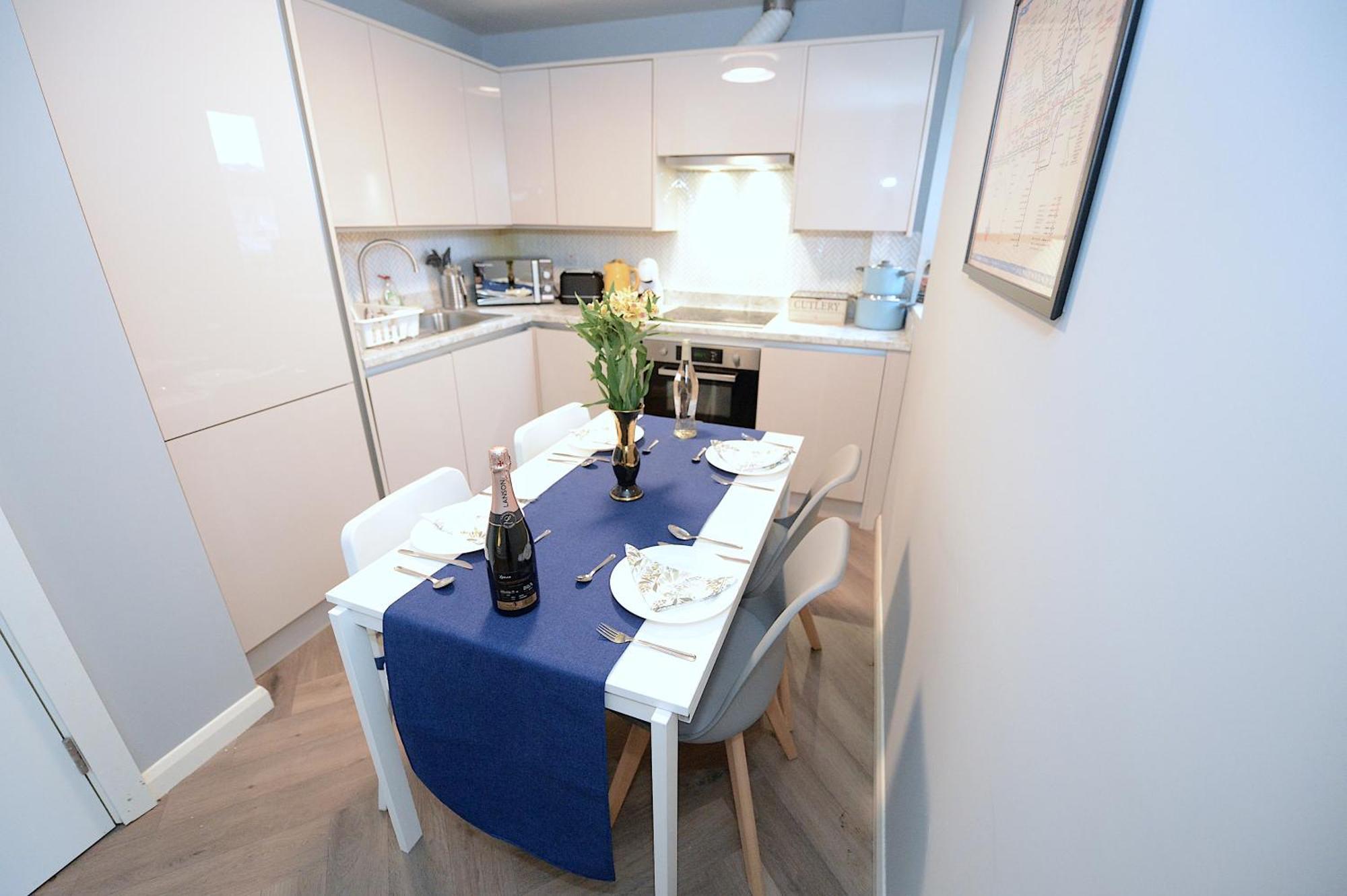 2 Bed Terraced Flat Piccadilly Line Apartment London Exterior photo