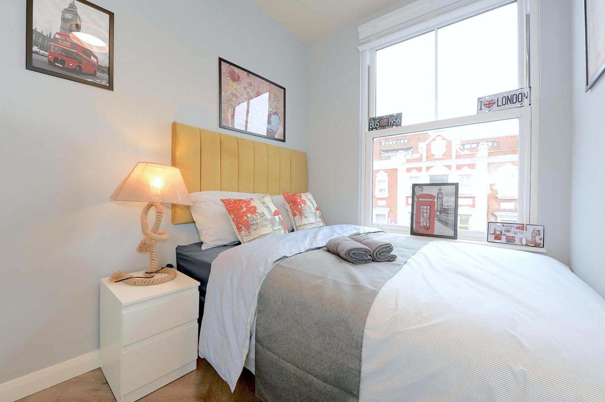 2 Bed Terraced Flat Piccadilly Line Apartment London Exterior photo