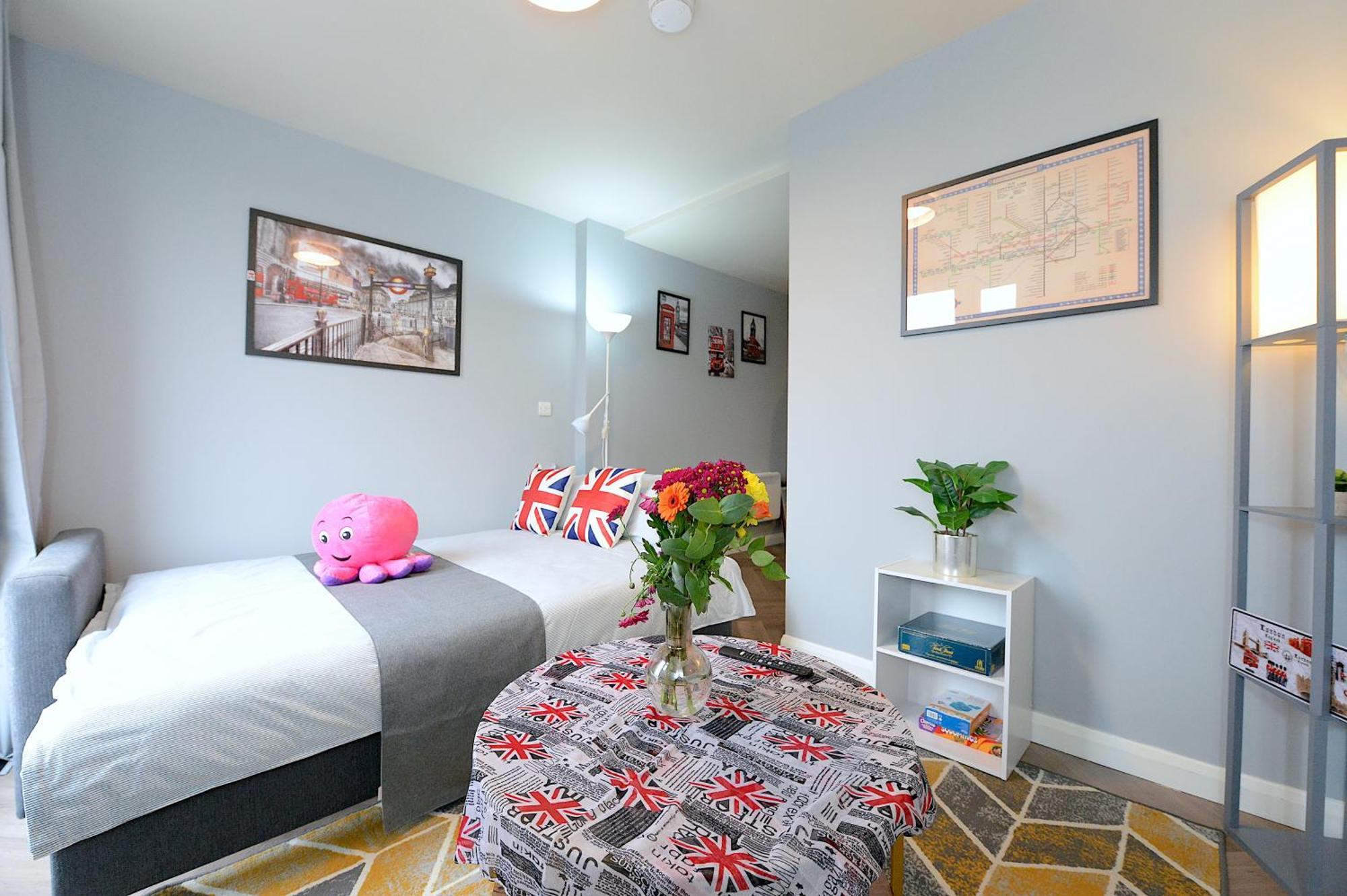 2 Bed Terraced Flat Piccadilly Line Apartment London Exterior photo