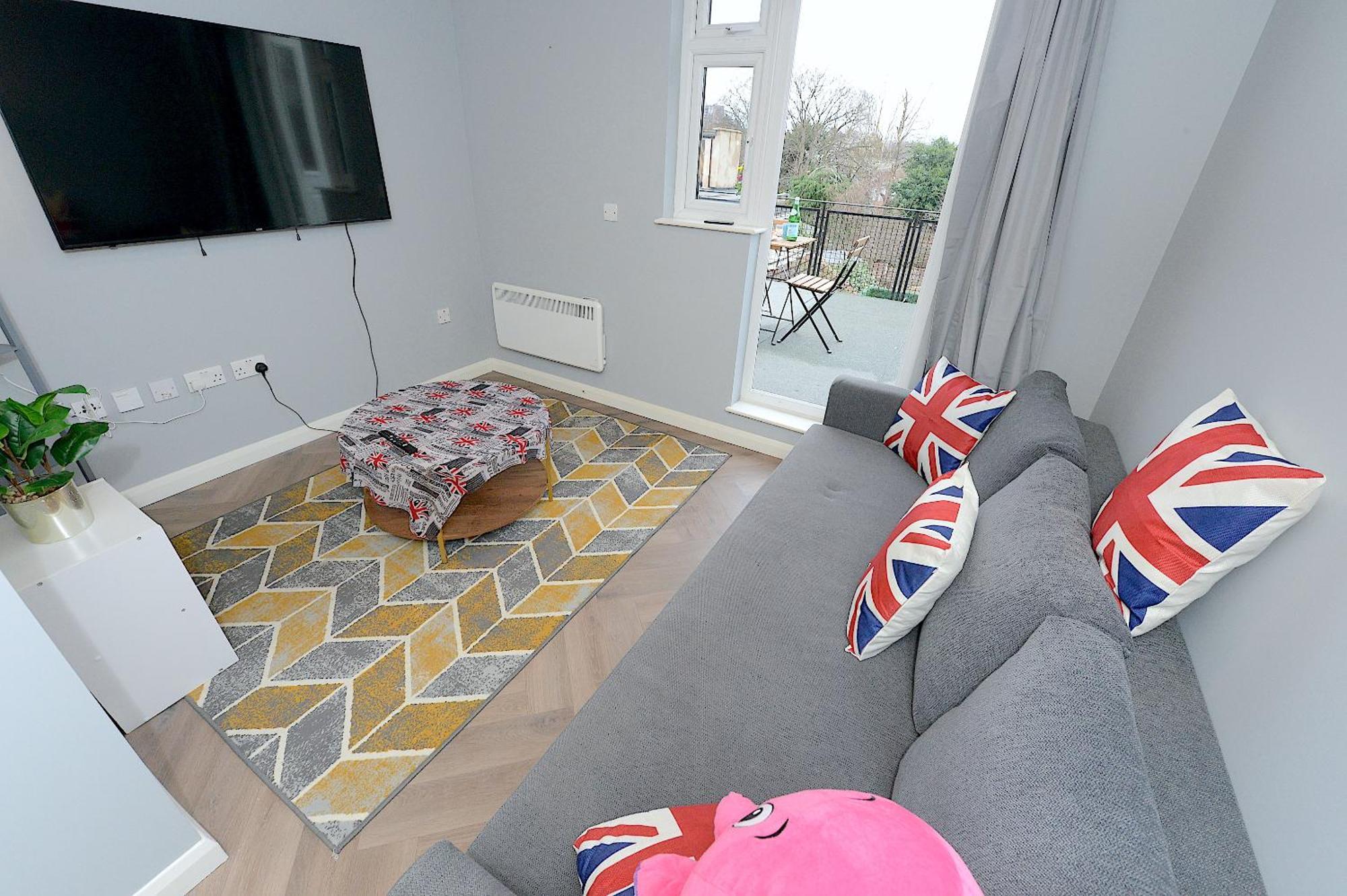 2 Bed Terraced Flat Piccadilly Line Apartment London Exterior photo