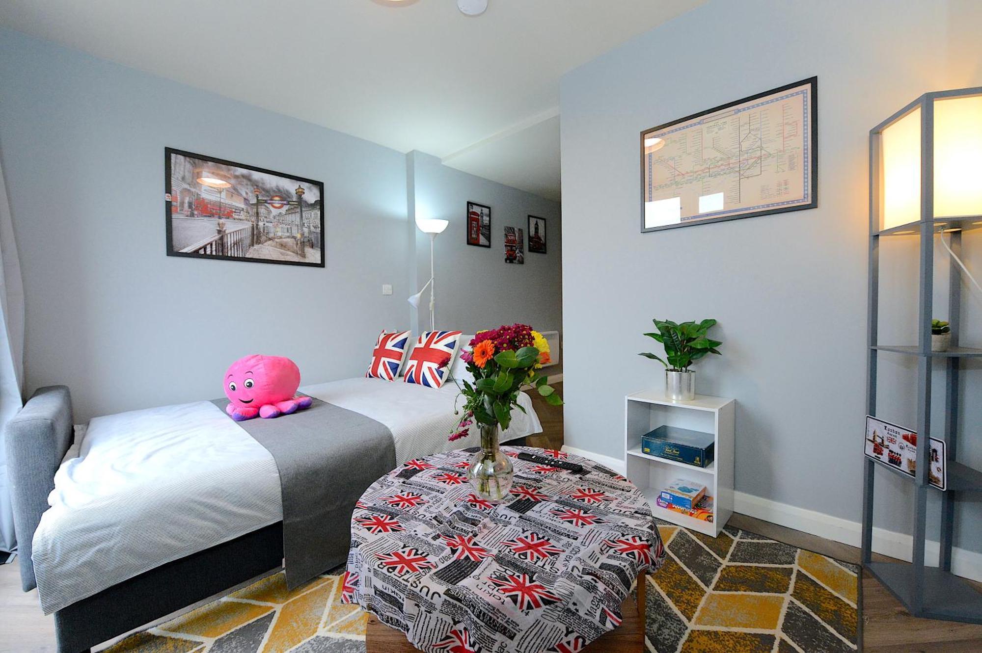 2 Bed Terraced Flat Piccadilly Line Apartment London Exterior photo
