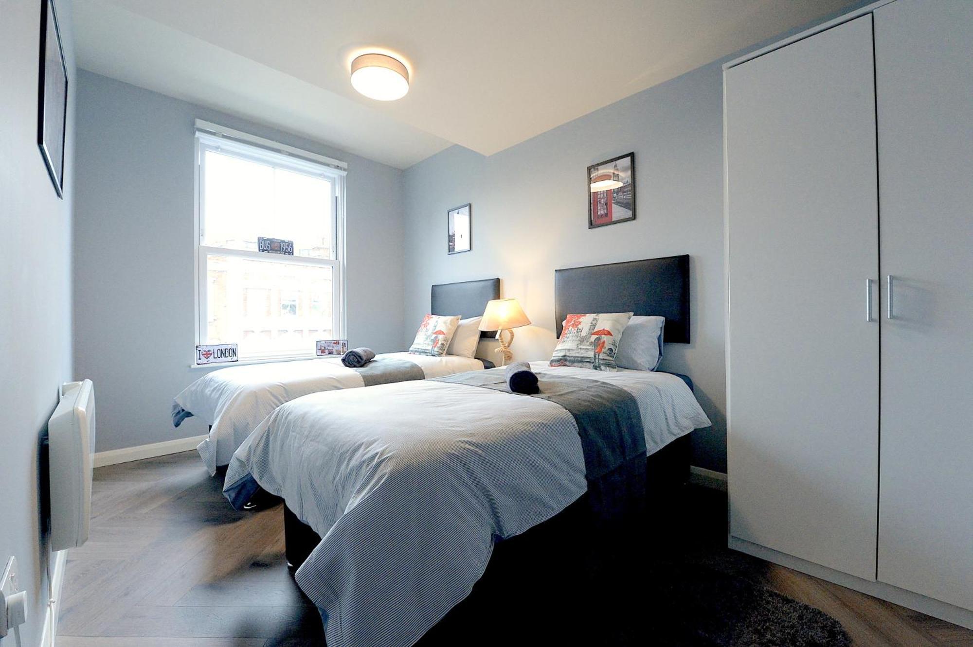 2 Bed Terraced Flat Piccadilly Line Apartment London Exterior photo
